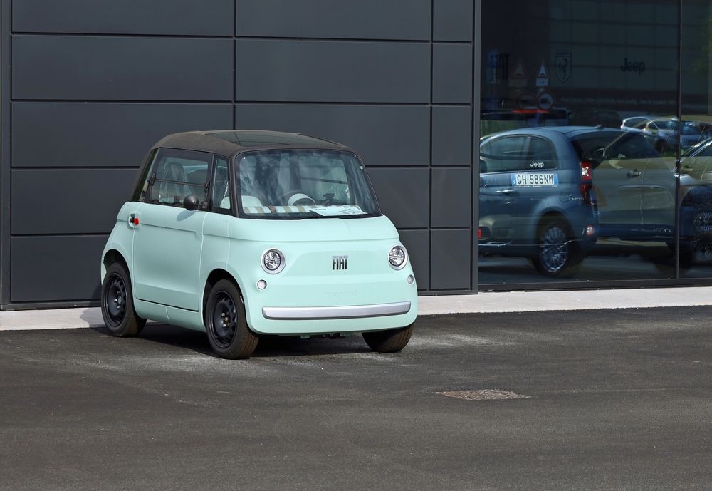 Tiny Electric Cars for Urban Travel with Compact Efficiency!
