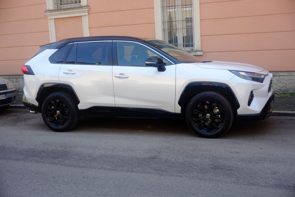 2026 RAV4 LE: Smart, Reliable, and Ready for Everyday Life