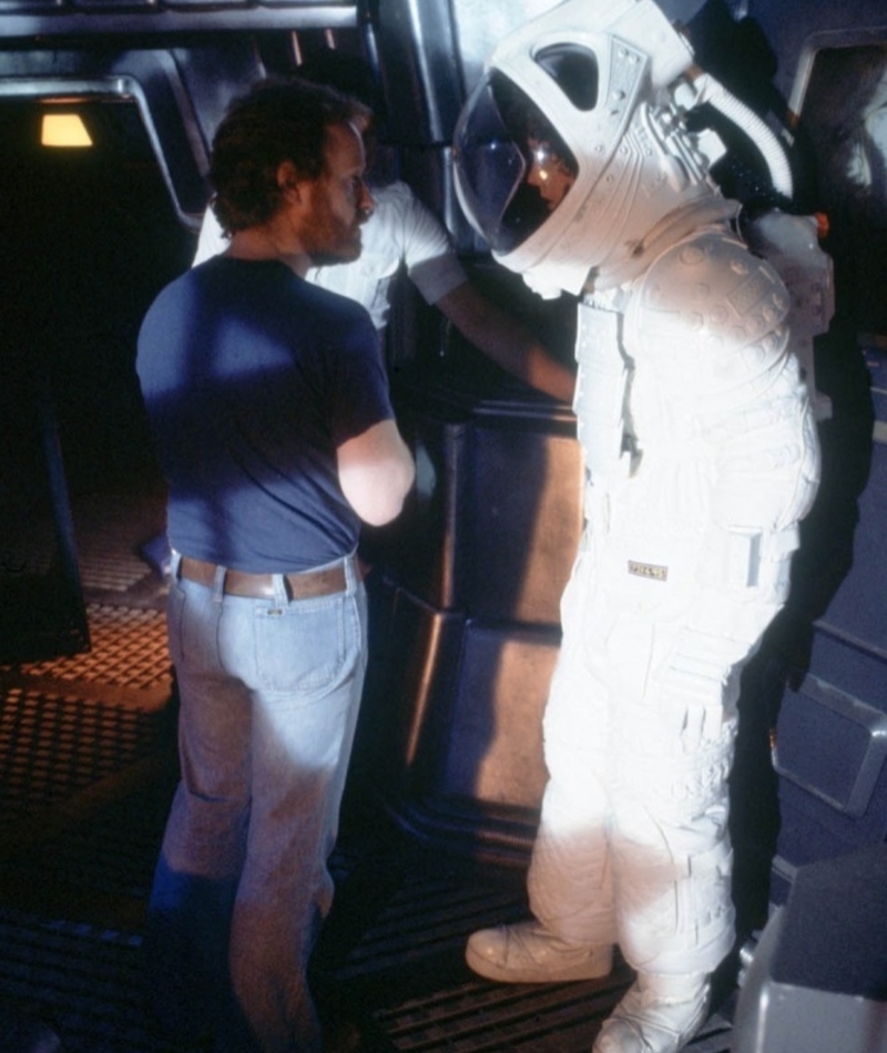 Ripley’s White Space Suit | MovieStillsDB 