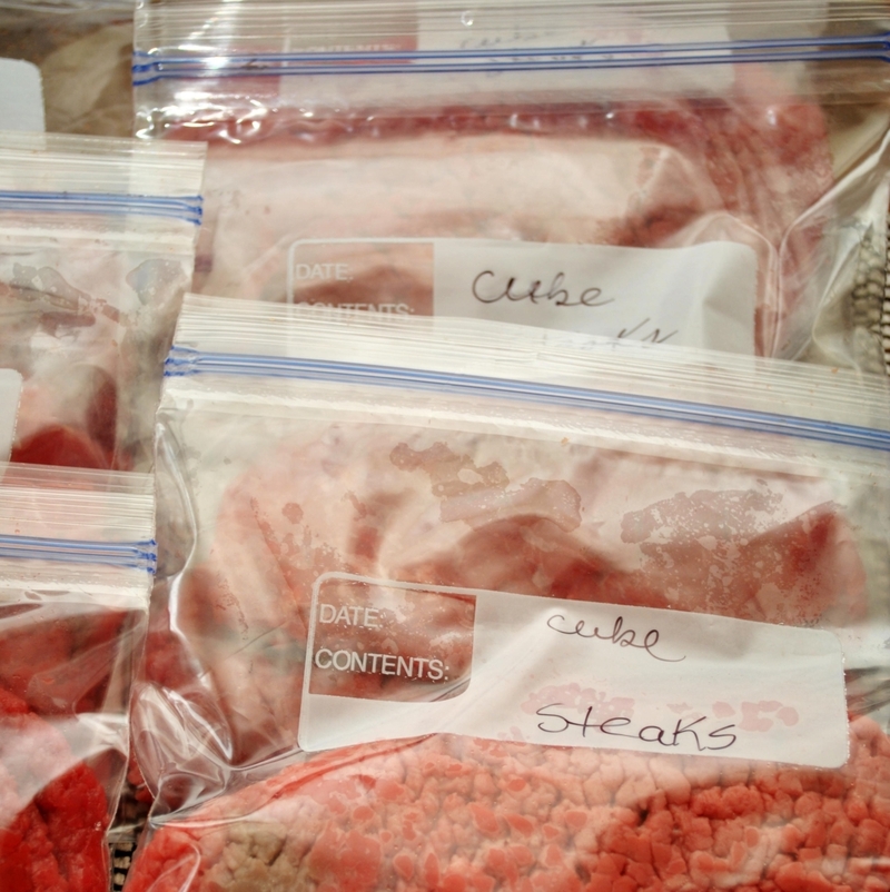 Aplana la carne molida antes de guardarla | Alamy Stock Photo by Collins