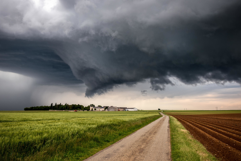 If There Are Bands in the Sky, Run to a Basement | Alamy Stock Photo by Xavier Delorme/BIOSPHOTO