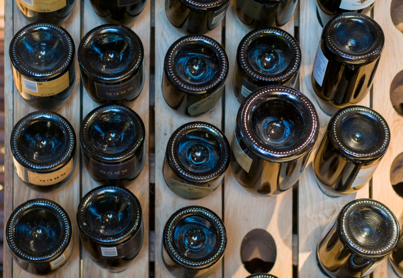 Hendidura en botella de vino | Alamy Stock Photo