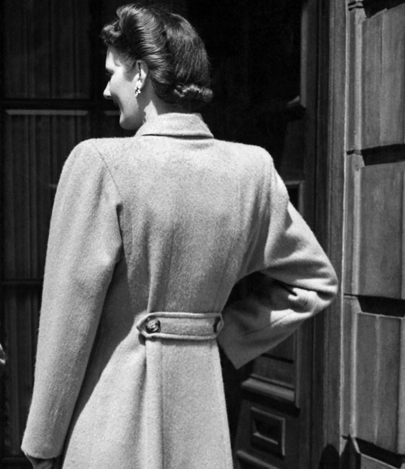 El medio cinturón en los abrigos | Alamy Stock Photo