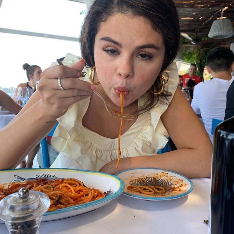 Selena Gomez Proves That Pasta Is Not Pretty | Instagram/@selenagomez