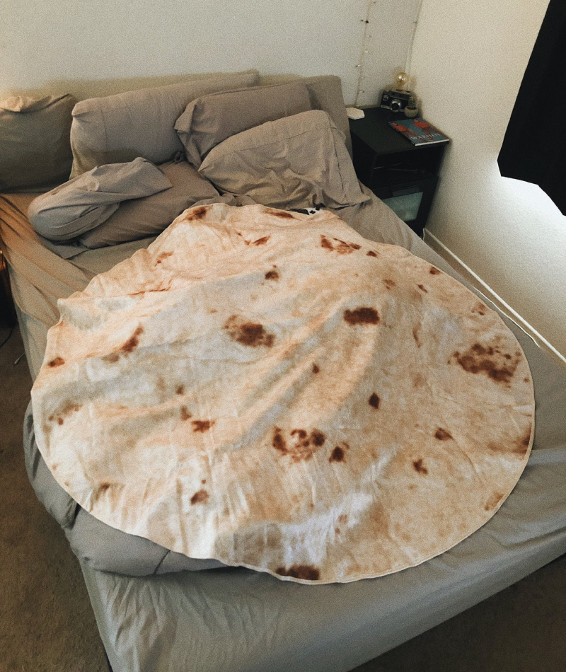 Giant Burrito Blanket | Twitter/@smallcowboyhat