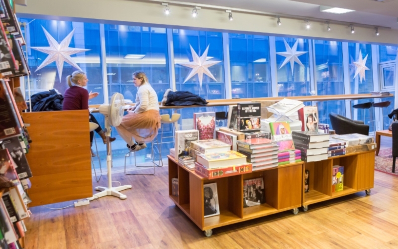 Comprar libros es una tradición navideña | Alamy Stock Photo by Ragnar Th Sigurdsson/ARCTIC IMAGES 