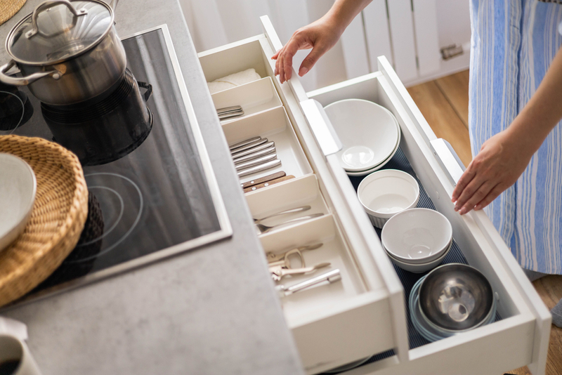 Consigue más espacio en la cocina | Shutterstock Photo by Kostikova Natalia