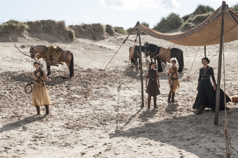 Jessica Henwick, Keisha Castle-Hughes, und Rosabell Laurenti Sellers als die Sandschlangen in Game of Thrones | MovieStillsDB