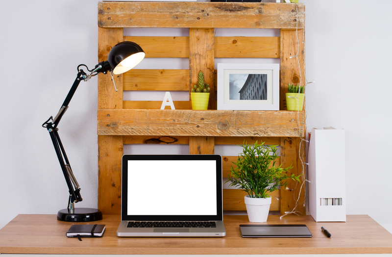 Almacenamiento para escritorios | Shutterstock Photo by GIROMIN STUDIO
