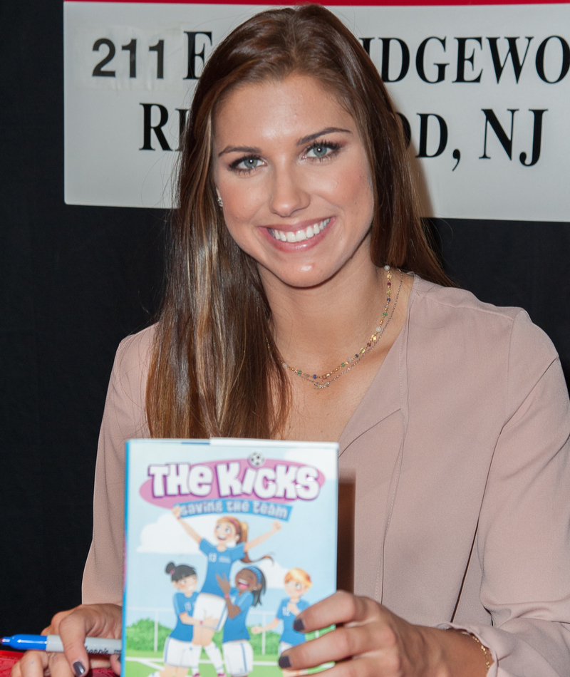 Alex Morgan, NYT Bestselling Autor | Getty Images Photo by Dave Kotinsky