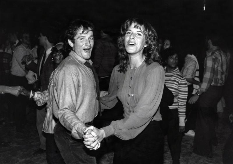 Robin Williams Aproveitava a Noite com Sua Esposa | Getty Images Photo by Robin Platzer/IMAGES