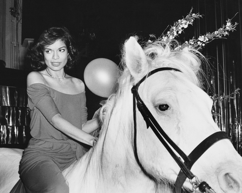 Bianca Jagger Cavalgou Um Cavalo de Verdade na Boate | Getty Images Photo by Rose Hartman