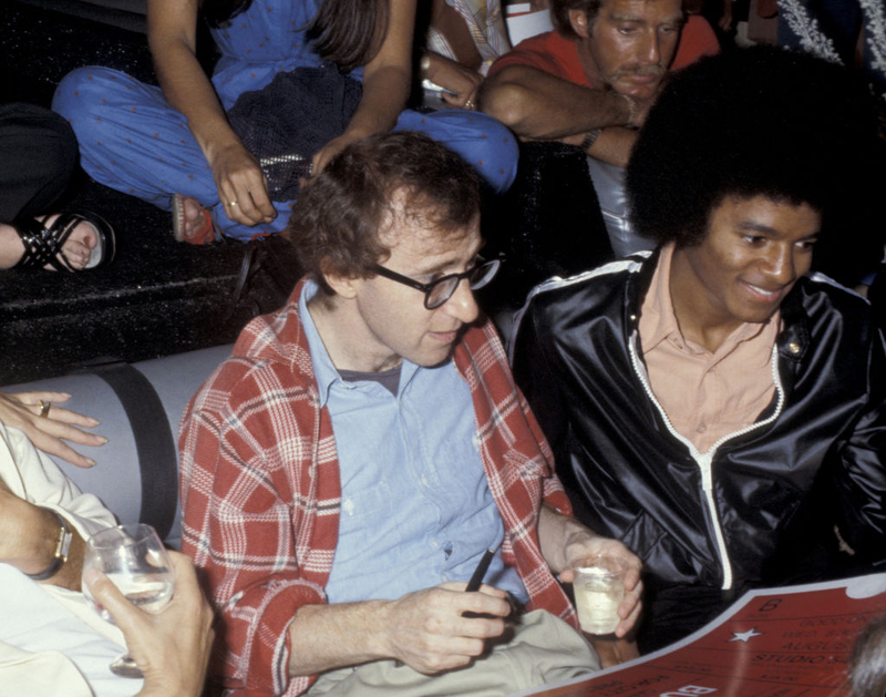 Woody Allen e Michael Jackson Se Divertindo Juntos | Getty Images Photo by Ron Galella