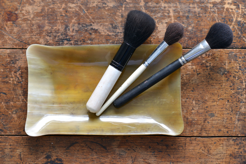 Dépoussièrez vos Conduits de Ventilation avec des Pinceaux de Maquillage | Alamy Stock Photo