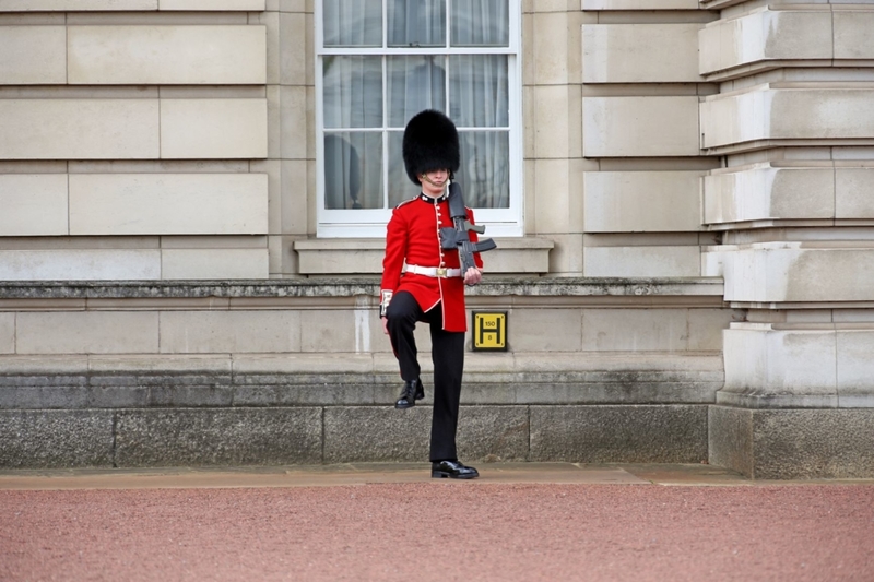 Molestas a la Guardia Real de Londres | Shutterstock Photo by cpaulfell