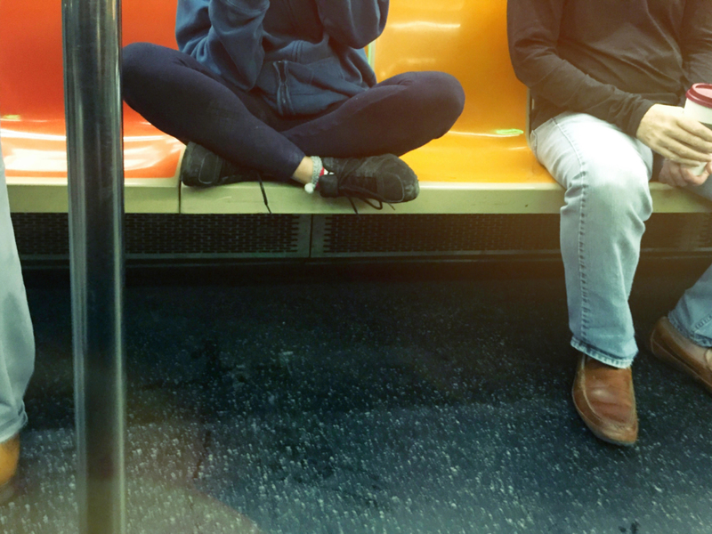No sabes comportarte en el metro | Alamy Stock Photo by Patti McConville 