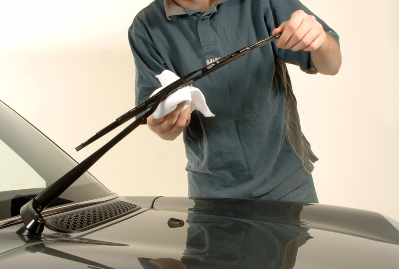 Make A Homemade Wiper Blade Cleaning Solution | Alamy Stock Photo