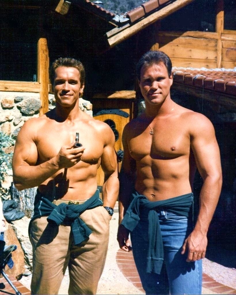 Existe alguém tão bombado quanto Schwarzenegger? | MovieStillsDB