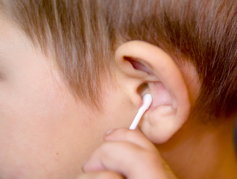 Trockenes Ohrenschmalz? Feucht? Klebrig? Deine Gene entscheiden | Shutterstock