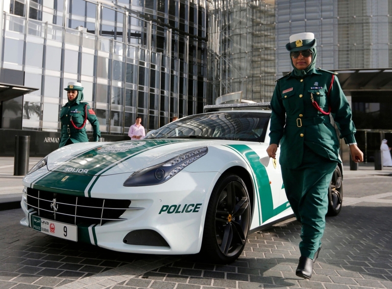 Luxus-Polizeiautos | Alamy Stock Photo