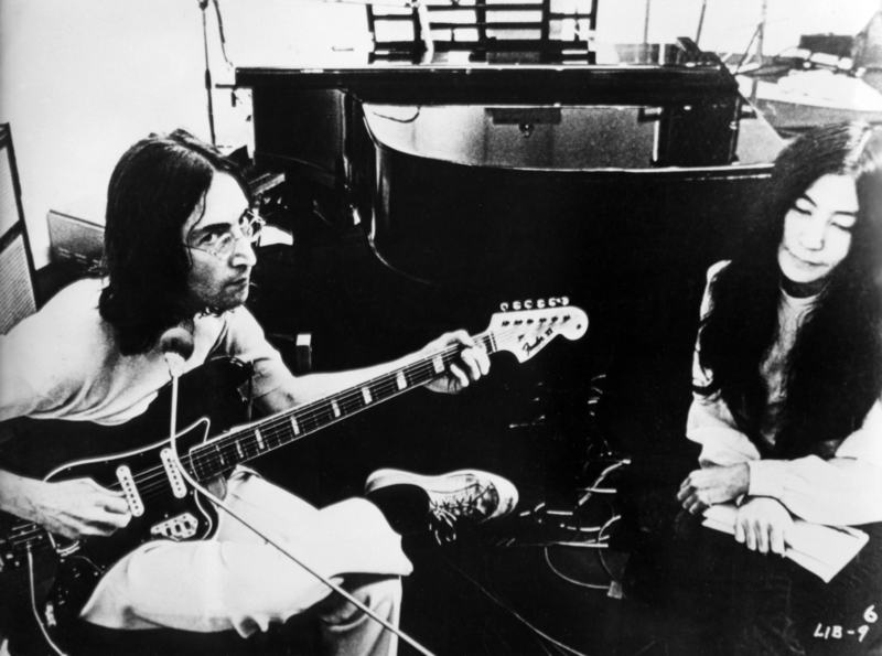 No Estúdio: The Beatles e Yoko Ono, 1969 | Getty Images Photo by ullstein bild Dtl.