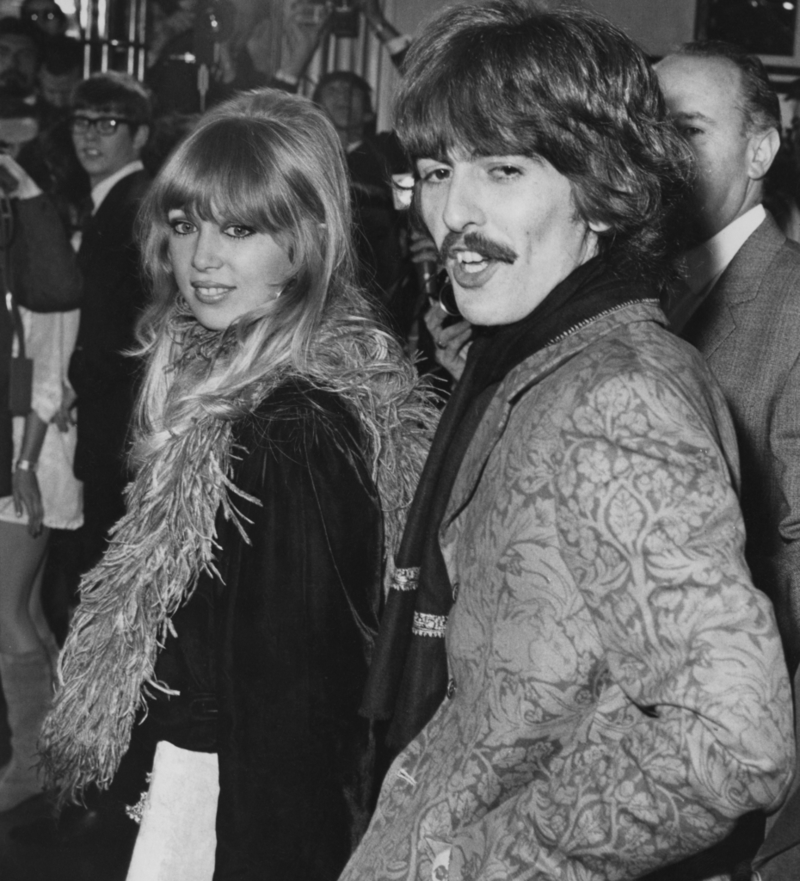 George Harrison e Pattie Boyd,1968 | Getty Images Photo by Central Press/Hulton Archive