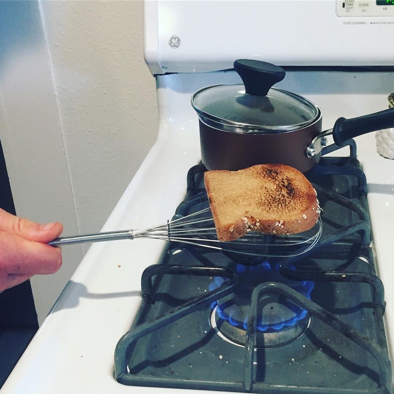 Tal vez ustedes dos podrían comprar una tostadora | Instagram/@medgecumbe