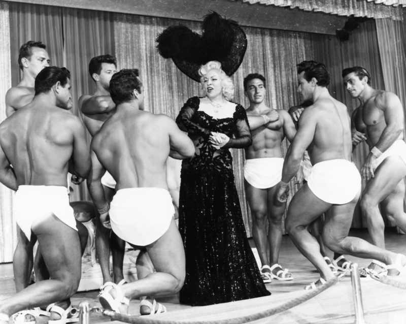 Mae West hace su debut | Alamy Stock Photo by Courtesy Everett Collection/Inc