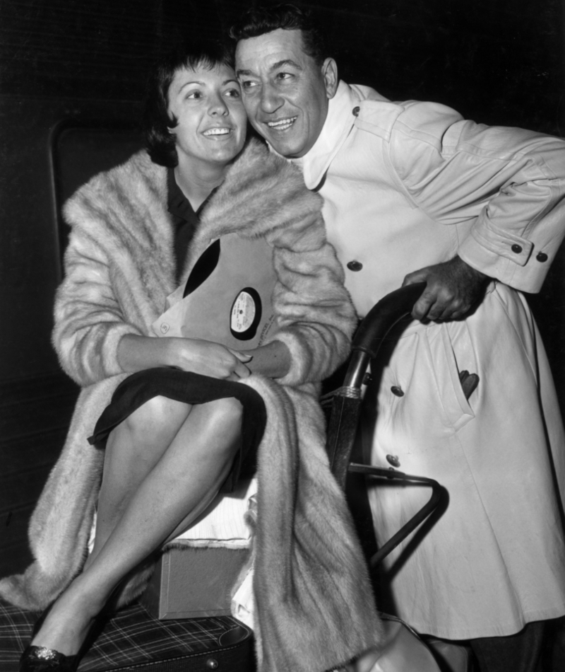 Louis Prima con su esposa y compañera musical Keely Smith | Getty Images Photo by Hulton Archive