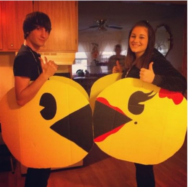 El Sr. y la Sra. Pacman se besan en una dulce unión | Instagram/@princessbiitchh