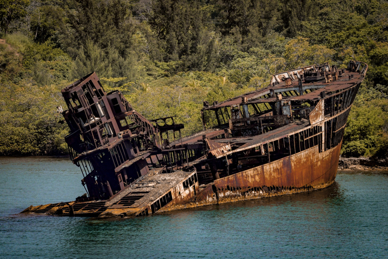 Barco parcialmente hundido en Roatán, Honduras | Getty Images Photo by Moussa81