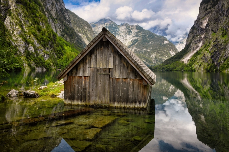 Cabaña de pescadores en un lago de Alemania | Alamy Stock Photo by iPics Photography