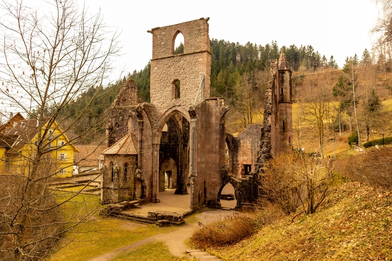 La abadía de todos los santos en la Selva Negra en Alemania | Alamy Stock Photo by WireStock,Inc.