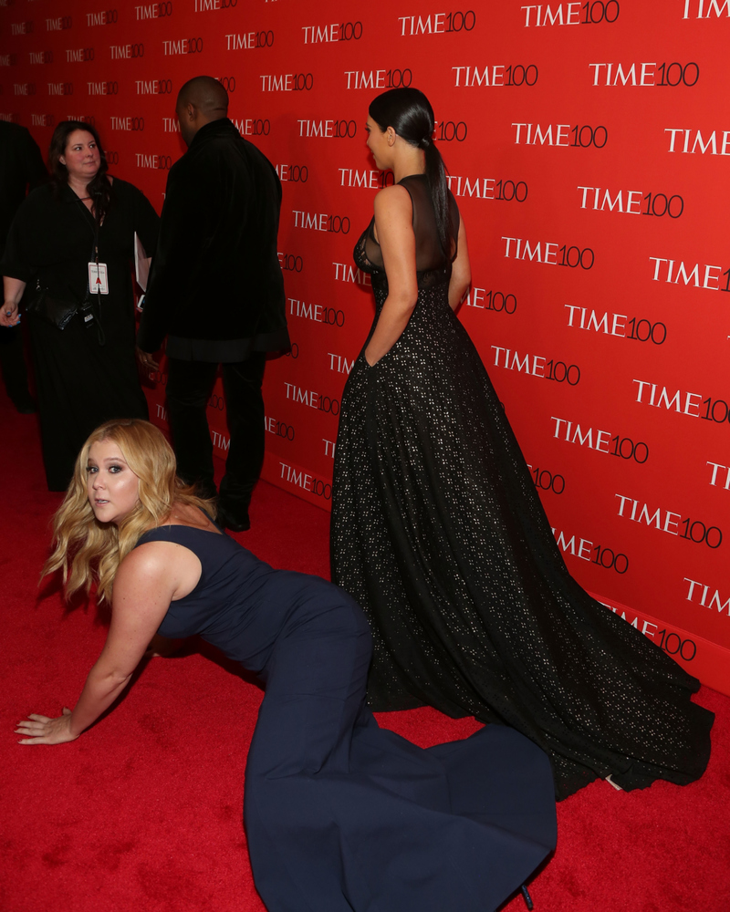 Elisabeth Moss and Aubrey Plaza walk the red carpet for MTV Movie & TV  Awards