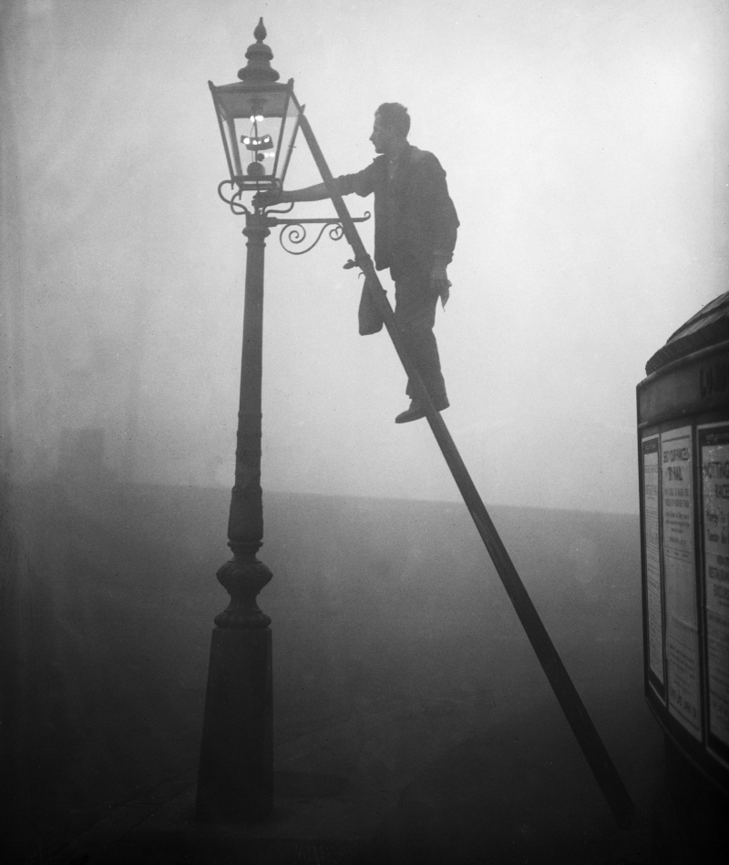 Lamp Lighter | Getty Images Photo by E. Dean/Topical Press Agency
