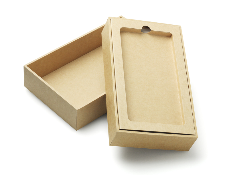 Leere Boxen für Geräte und Apparate | Shutterstock Photo by dezign56