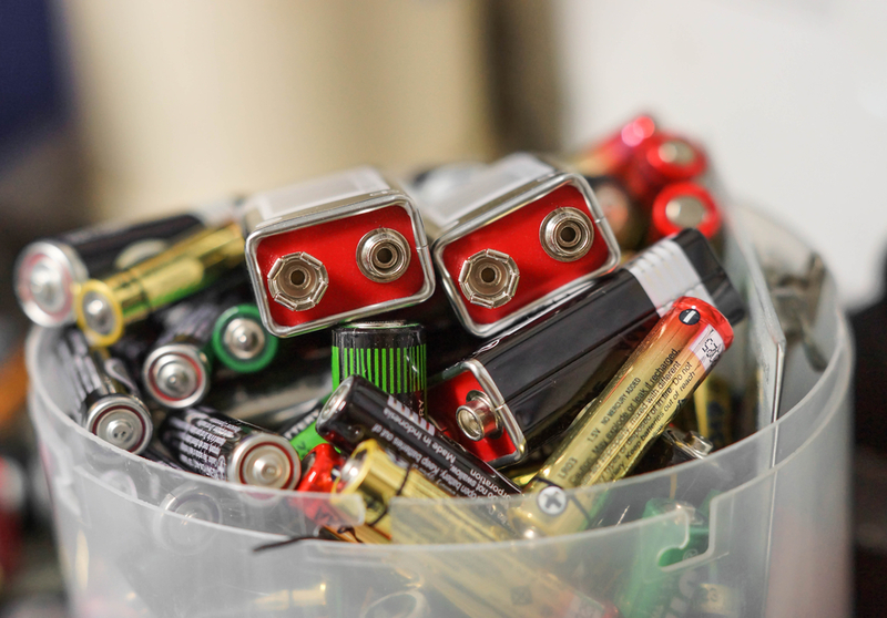 Alte Batterien | Shutterstock Photo by wk1003mike