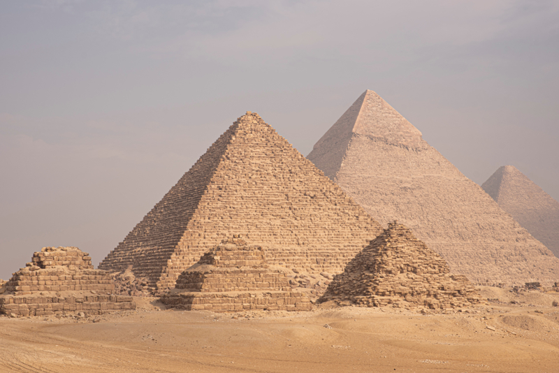 Fantasie: Die Pyramiden von Gizeh, Ägypten | Shutterstock