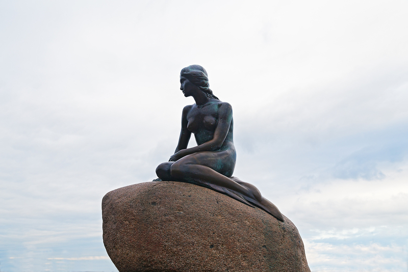 Fantasie: Statue der kleinen Meerjungfrau, Kopenhagen | Shutterstock