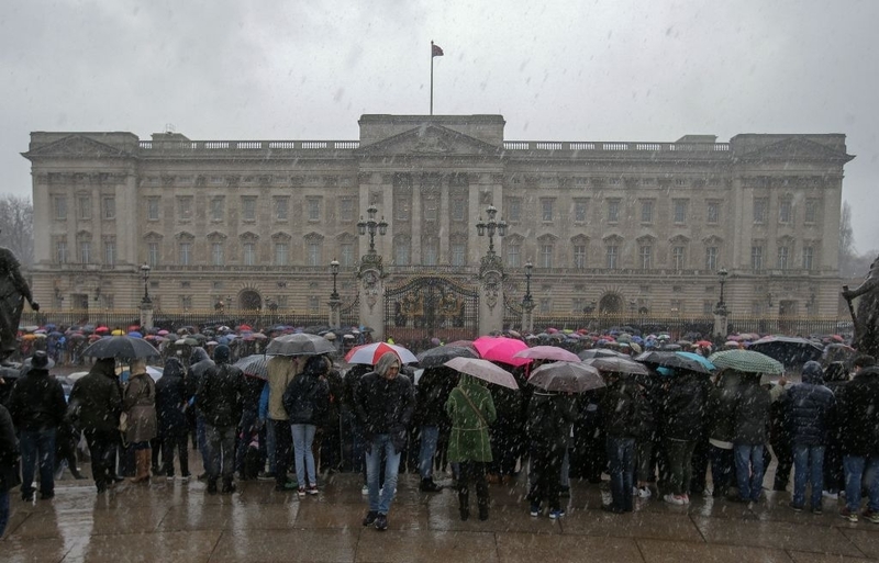 Die Wirklichkeit: Die Wachablösung im Buckingham Palace, London | Getty Images Photo by Daniel LEAL / AFP