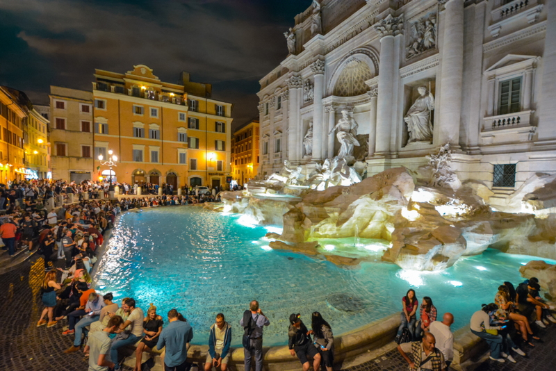 Die Wirklichkeit: Der Trevi-Brunnen, Italien | Shutterstock