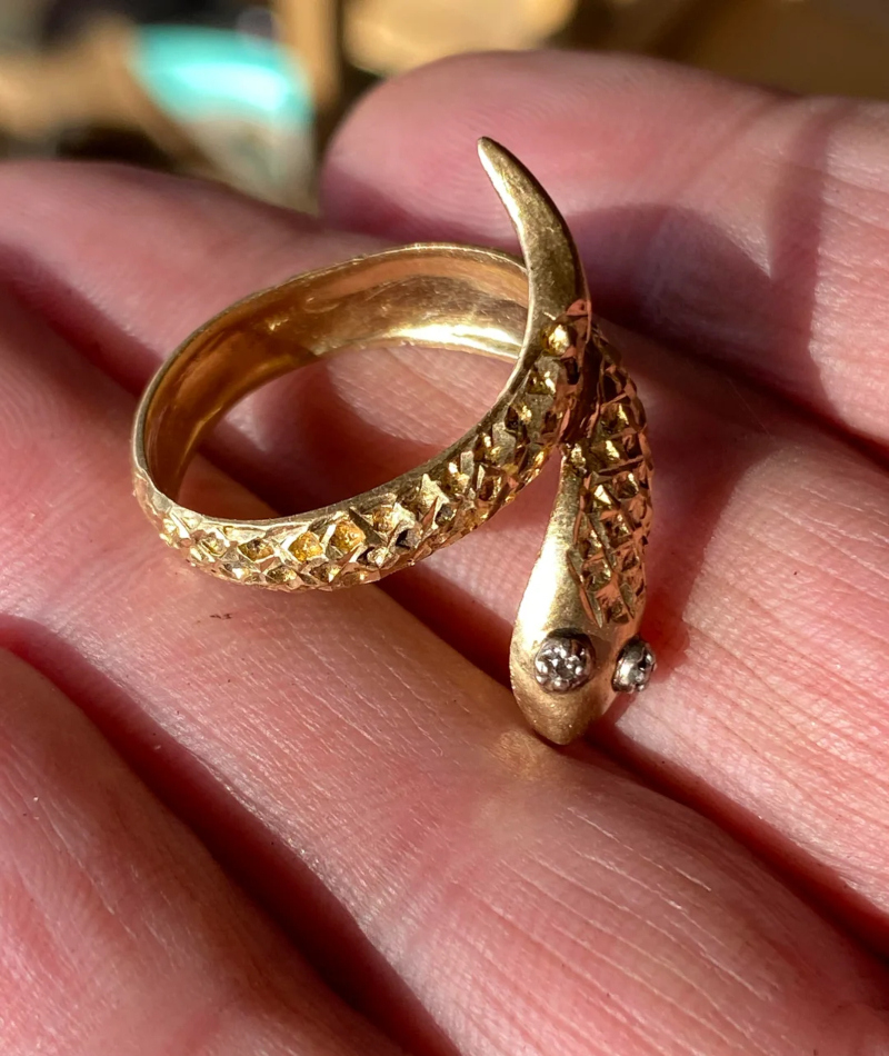 A Snake Ring Made of Gold | Reddit.com/BobDucca