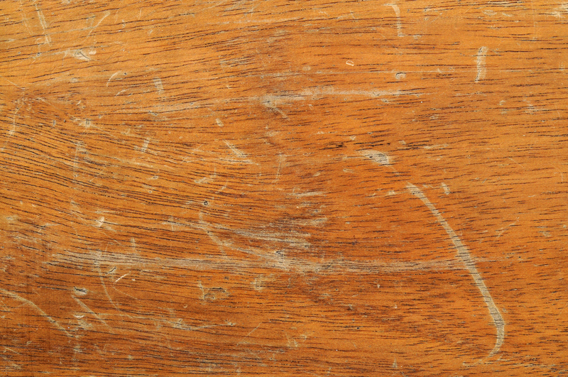 Reduzierung von Kratzern im Holz | taelove7/Shutterstock