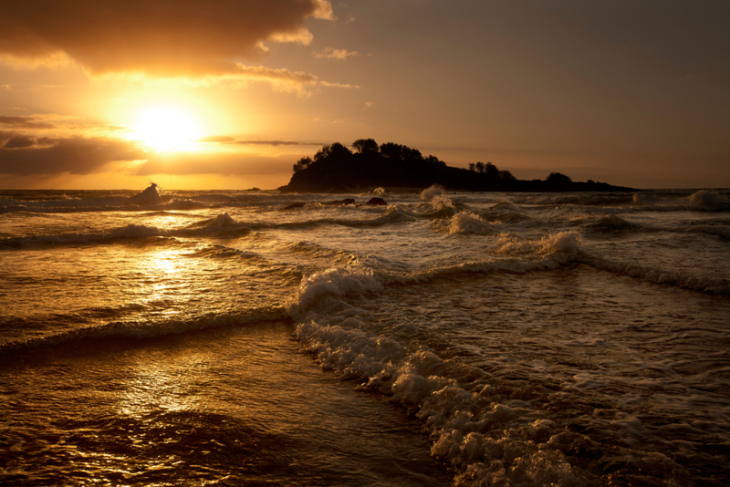 Wenn Sie jemals quadratische Wellen sehen, steigen Sie sofort aus dem Wasser | Alamy Stock Photo by RovingEye 