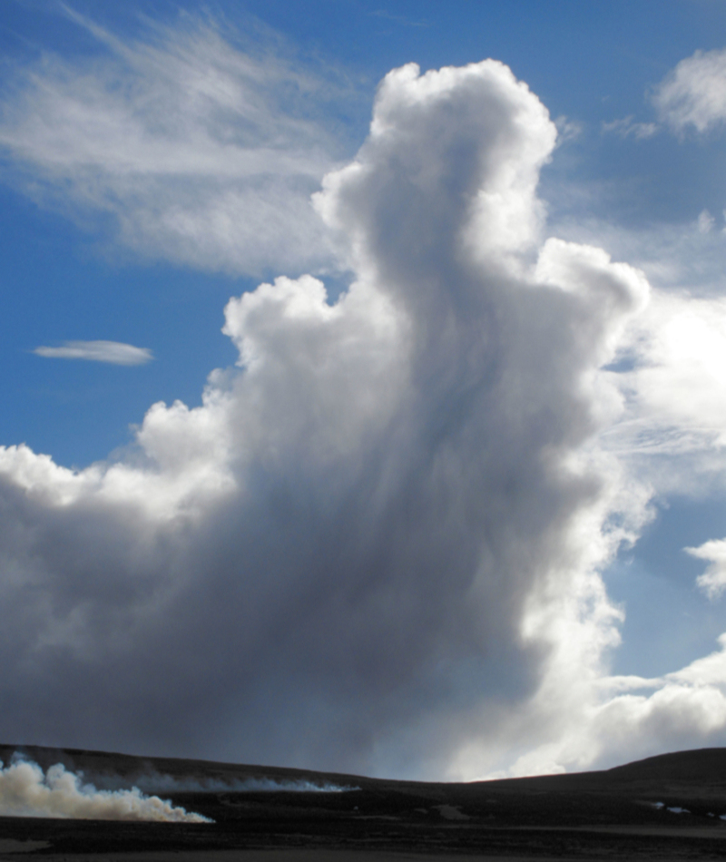 Die Wolken werden hoch und dicht | Alamy Stock Photo by Jan Holm/LOOP IMAGES