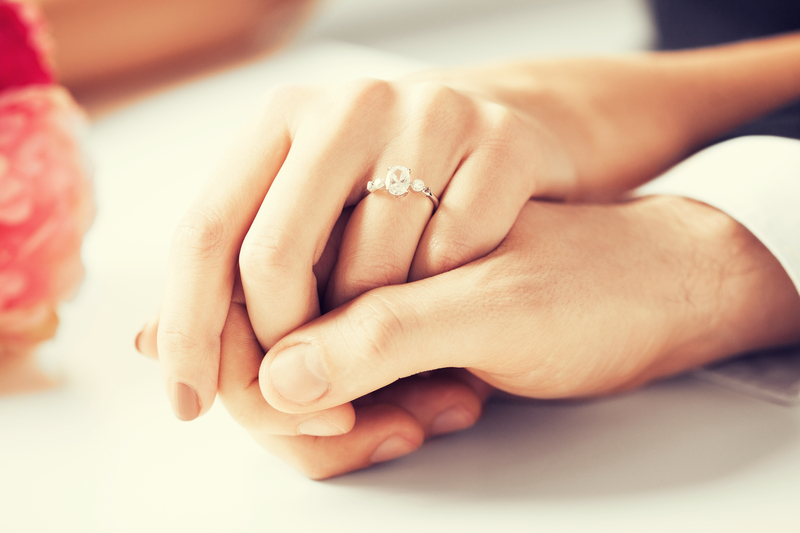 Mark und Holly verloben sich | Shutterstock