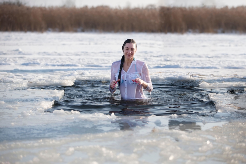Ice Baths – What Benefits and Risks Do They Bring? | Alamy Stock Photo by Svetlana Lazarenka