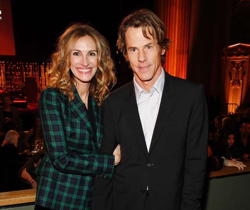 Julia Roberts and Danny Moder (Cameraman) | Getty Images Photo by Kevin Mazur