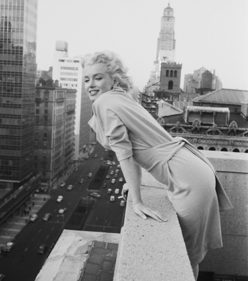 Marilyn Monroe Peers Out of the Ambassador Hotel | Getty Images Photo by Ed Feingersh/Michael Ochs Archives