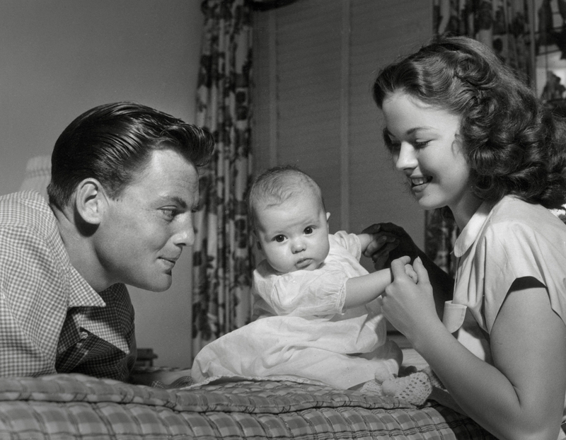 A Contract for Baby Linda Susan? | Alamy Stock Photo by PictureLux/The Hollywood Archive 